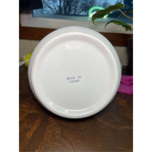 KASHIMA Christmas Holly Porcelain Tea / Coffee Pot with Lid 6” tall - Picture 5 of 8